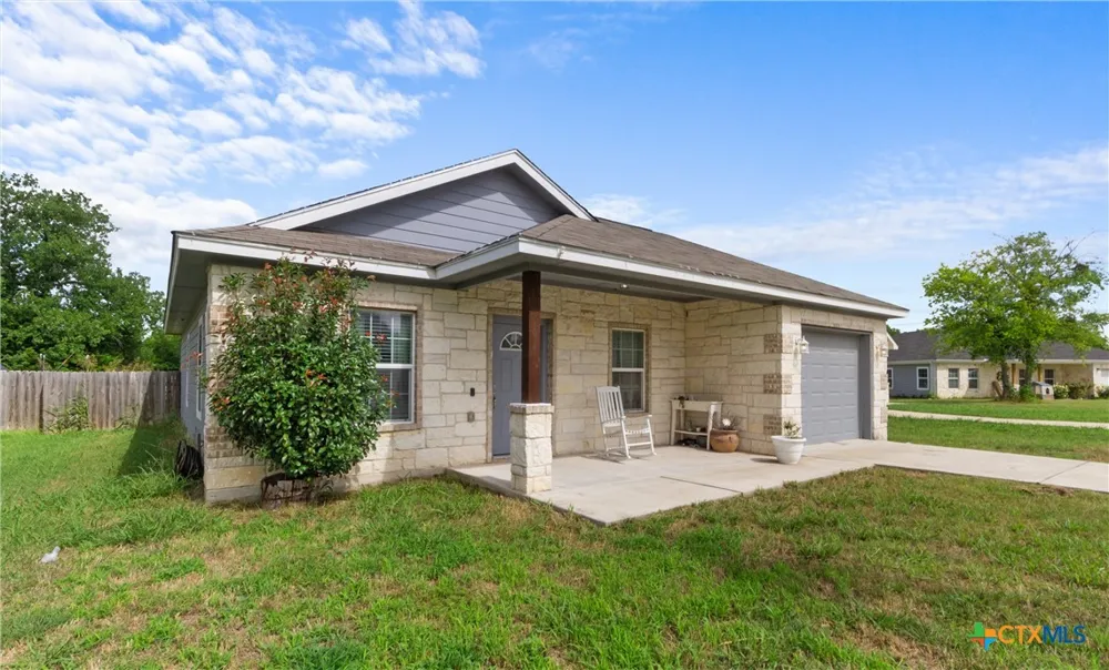104 Avenue B Moody, TX 76557