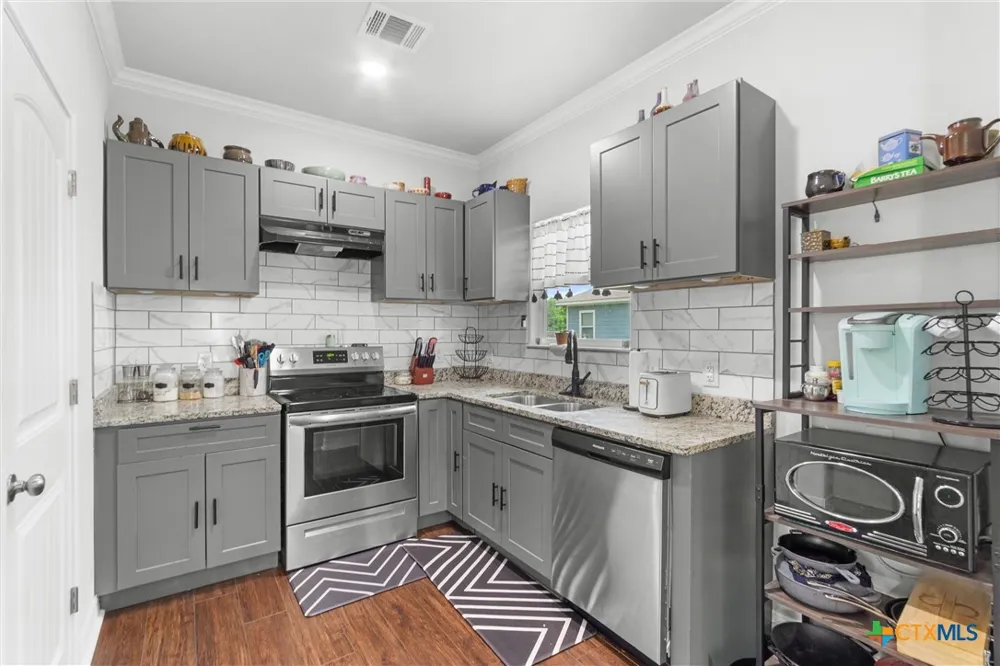 104 Avenue B Moody, TX 76557
