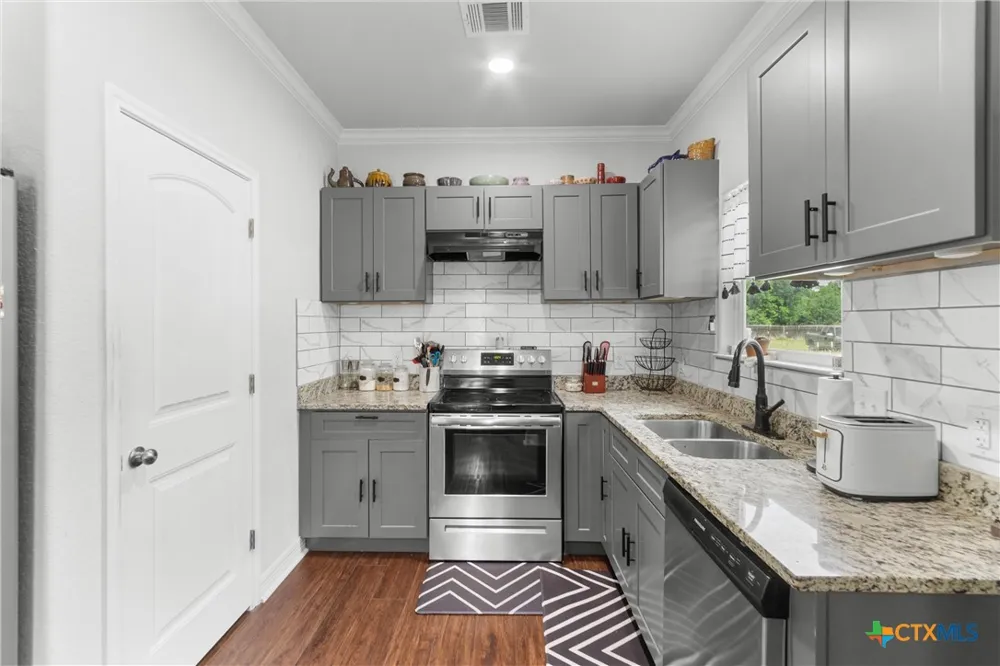 104 Avenue B Moody, TX 76557