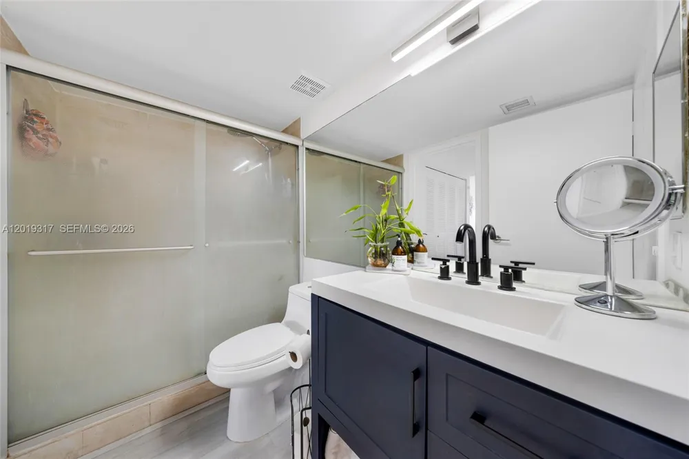 7601 E Treasure Dr #923 North Bay Village, FL 33141