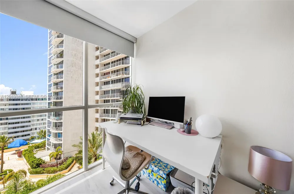 7601 E Treasure Dr #923 North Bay Village, FL 33141