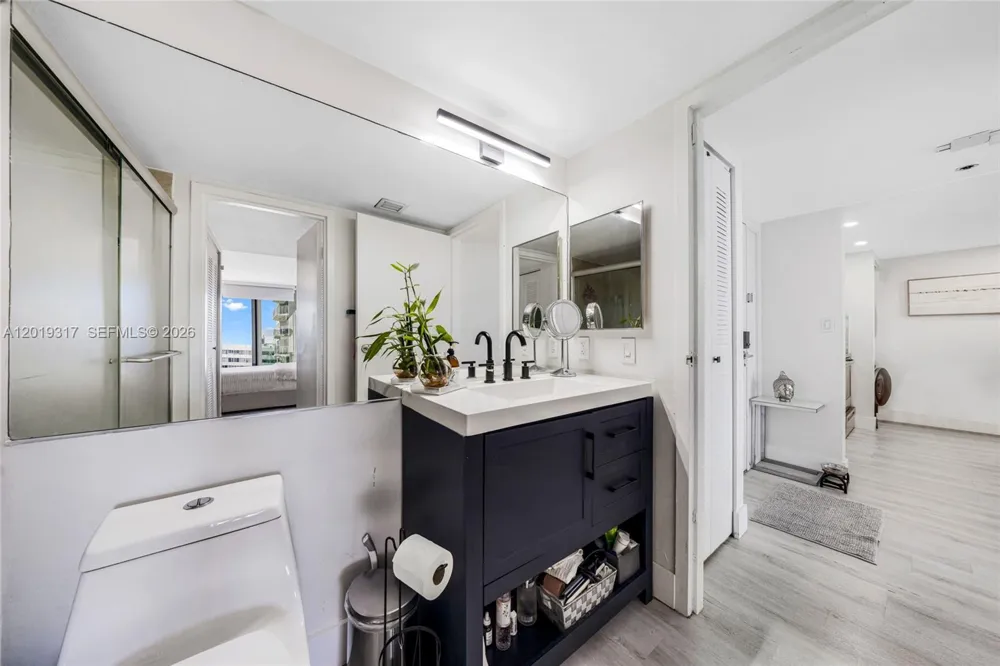 7601 E Treasure Dr #923 North Bay Village, FL 33141