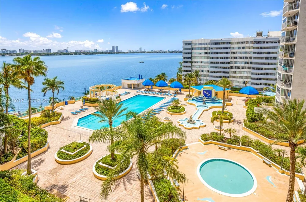7601 E Treasure Dr #923 North Bay Village, FL 33141