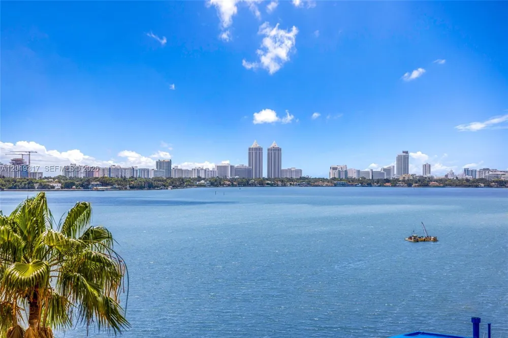 7601 E Treasure Dr #923 North Bay Village, FL 33141