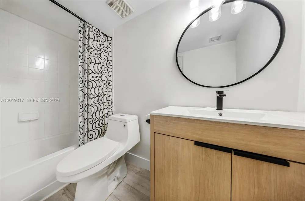 7601 E Treasure Dr #923 North Bay Village, FL 33141