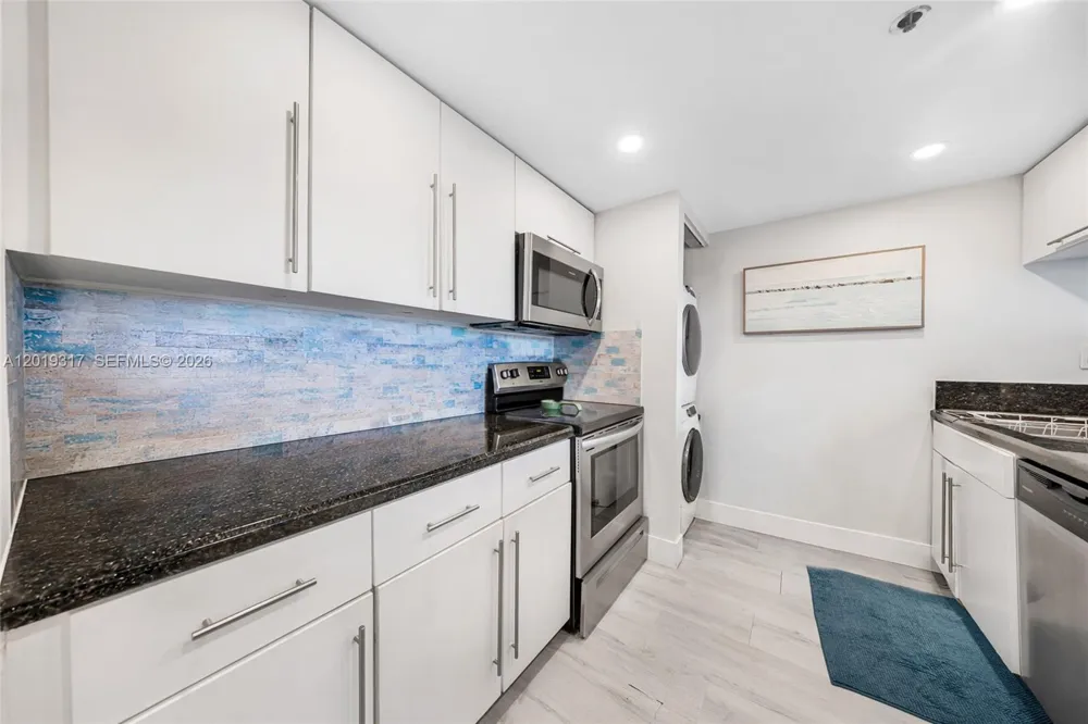 7601 E Treasure Dr #923 North Bay Village, FL 33141