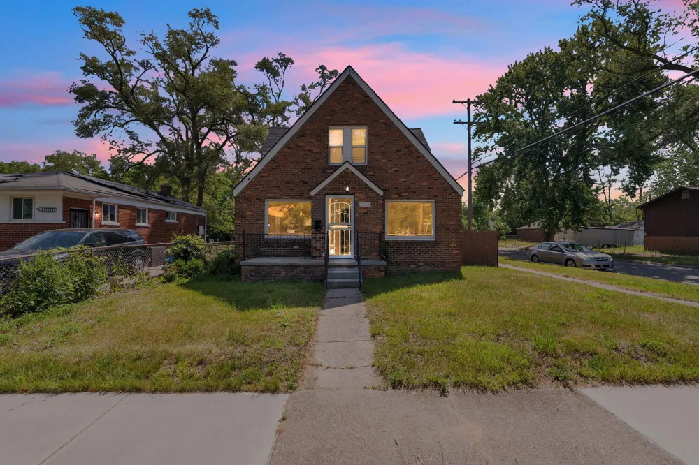21004 Reimanville Avenue Royal Oak Charter Township, MI 48220