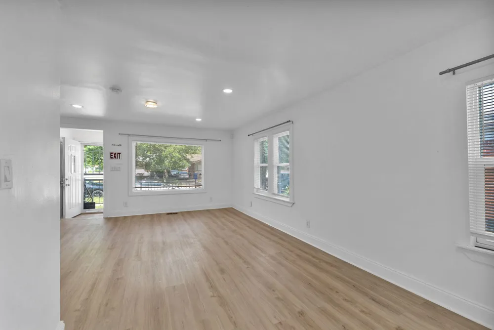21004 Reimanville Avenue Royal Oak Charter Township, MI 48220