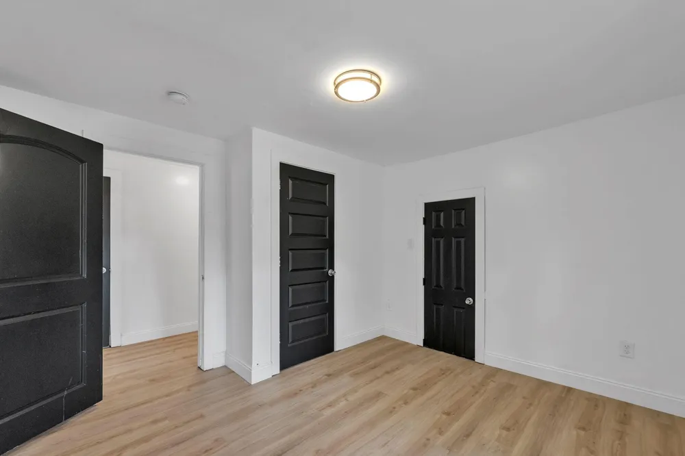 21004 Reimanville Avenue Royal Oak Charter Township, MI 48220
