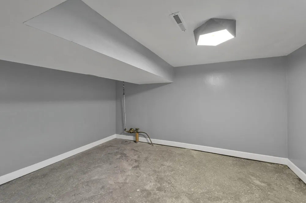 21004 Reimanville Avenue Royal Oak Charter Township, MI 48220
