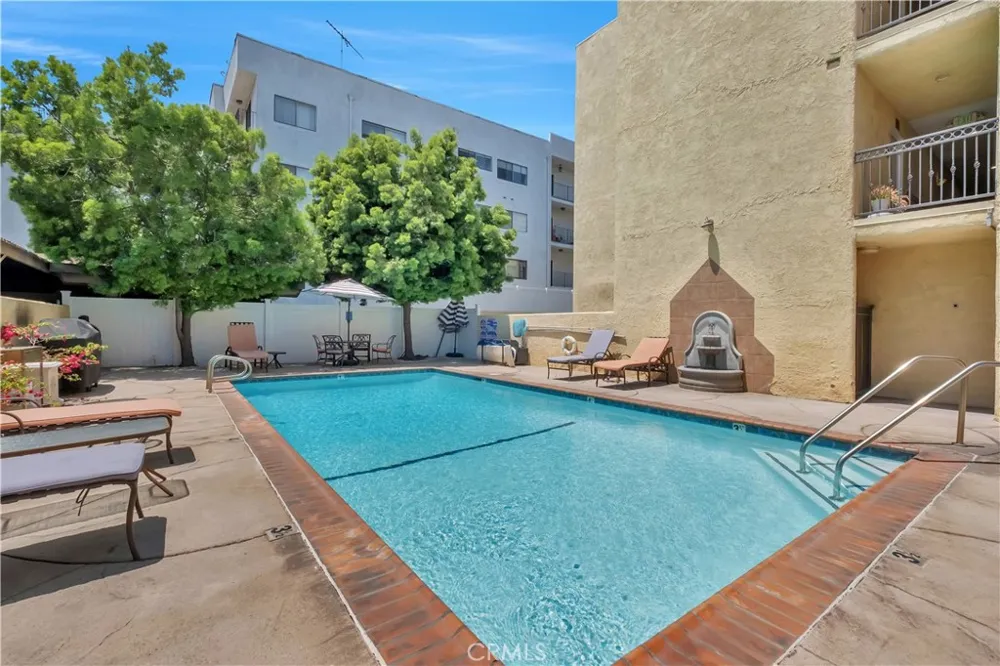 5257 Radford Avenue #208 Valley Village, CA 91607