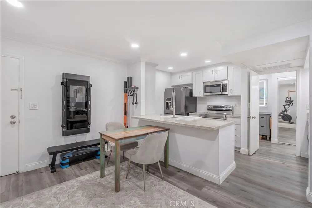 5257 Radford Avenue #208 Valley Village, CA 91607