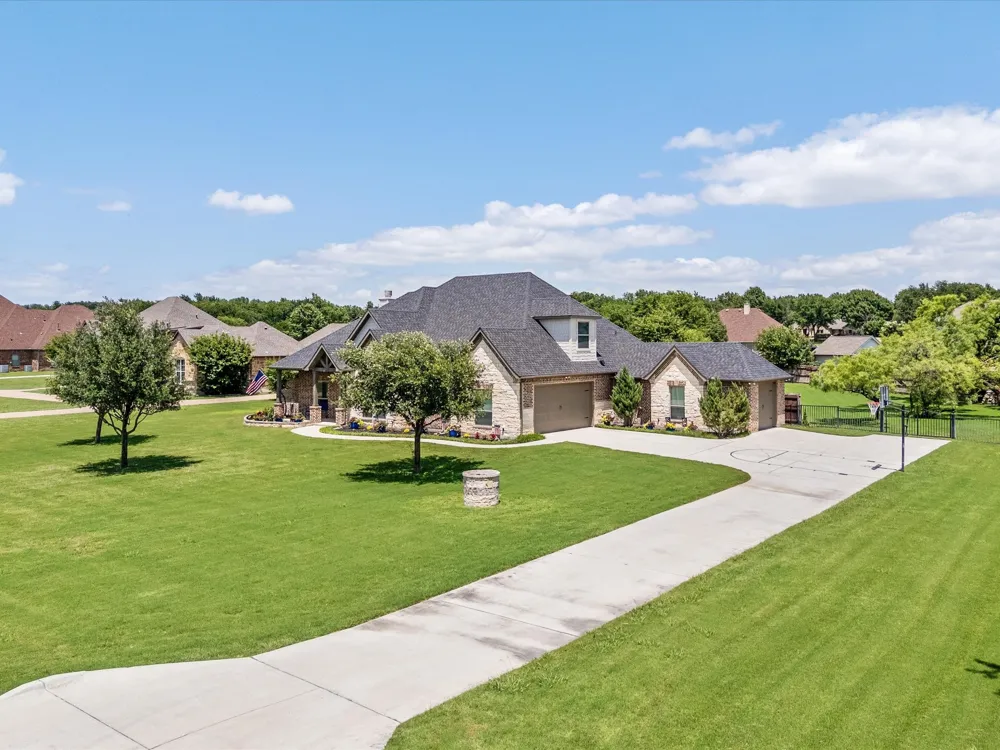 111 Old Base Road Aurora, TX 76078