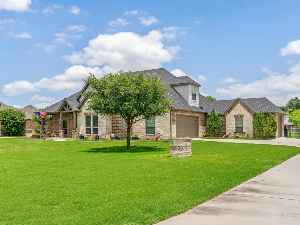 111 Old Base Road Aurora, TX 76078