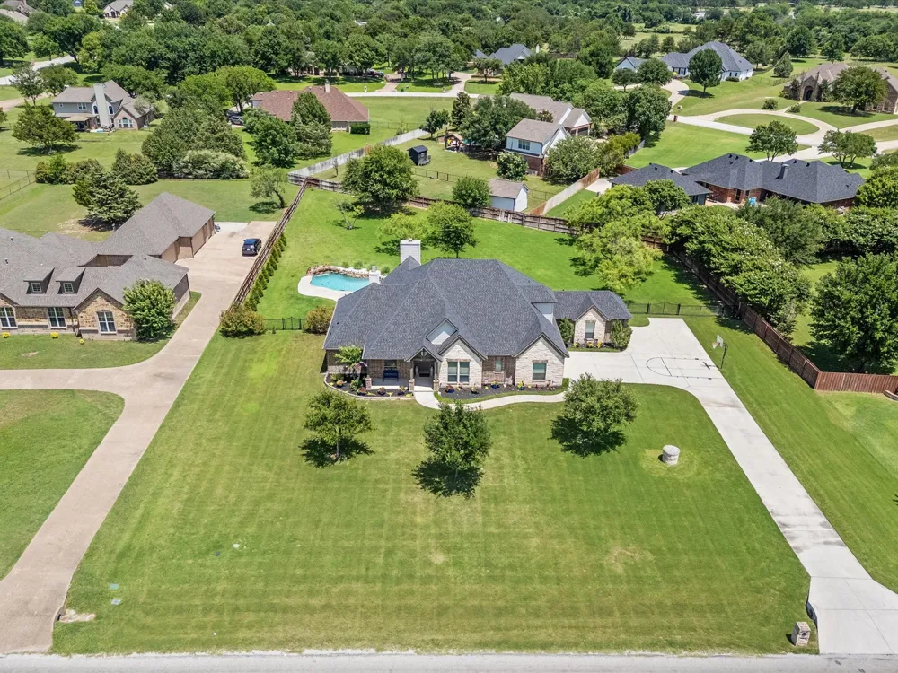 111 Old Base Road Aurora, TX 76078