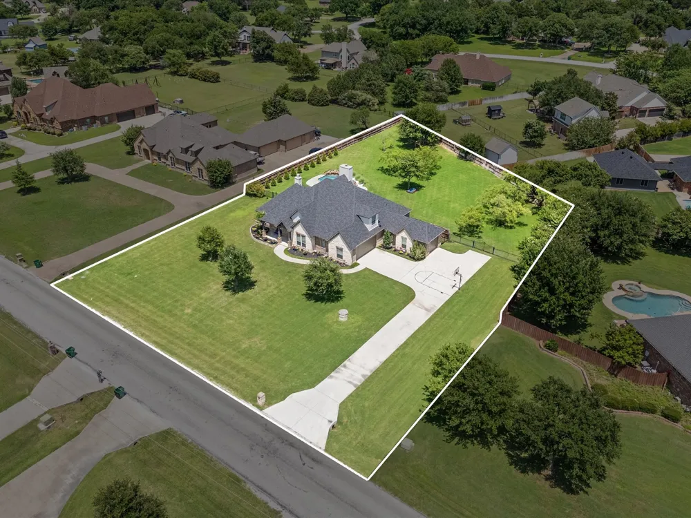111 Old Base Road Aurora, TX 76078