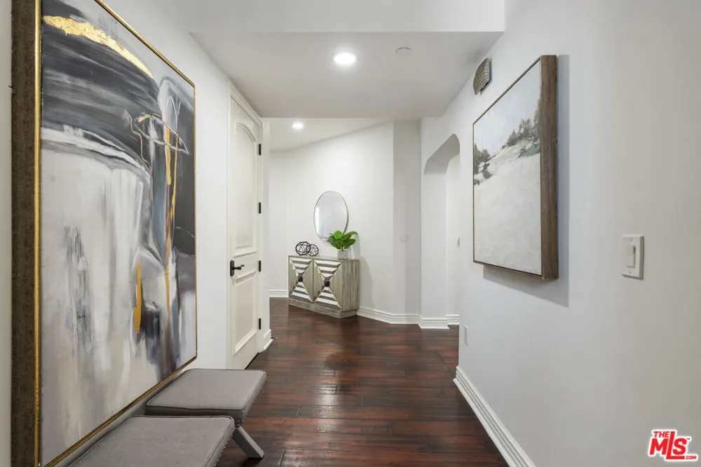 5057 Maplewood Avenue #202 Los Angeles, CA 90004