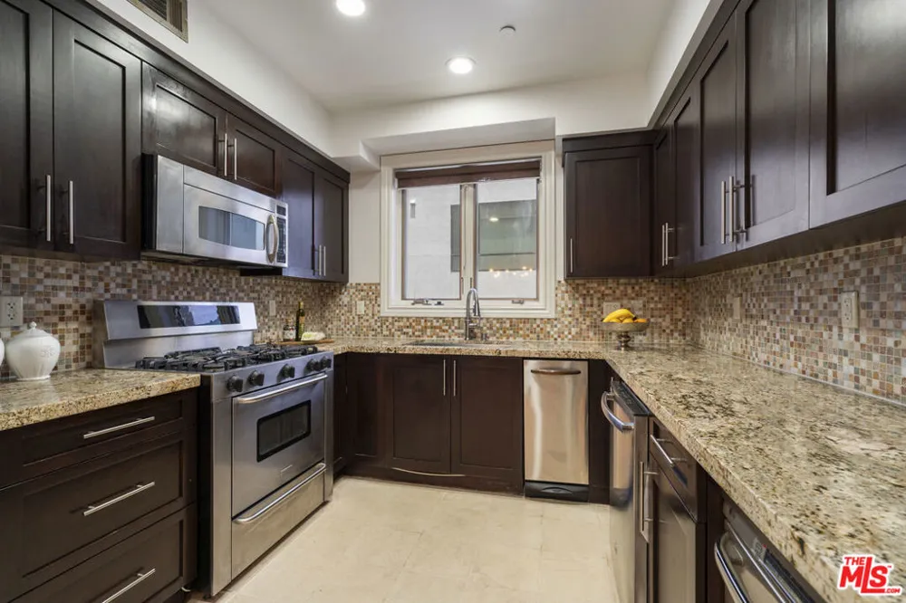 5057 Maplewood Avenue #202 Los Angeles, CA 90004