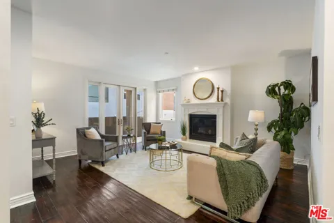 5057 Maplewood Avenue #202