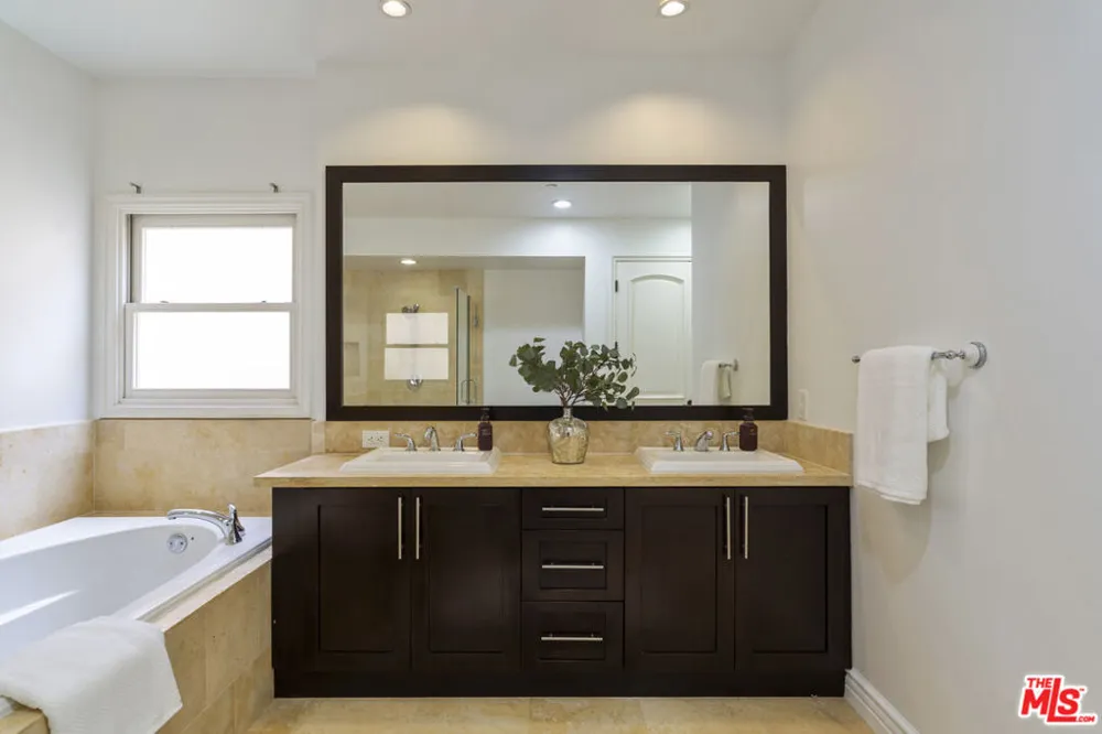 5057 Maplewood Avenue #202 Los Angeles, CA 90004