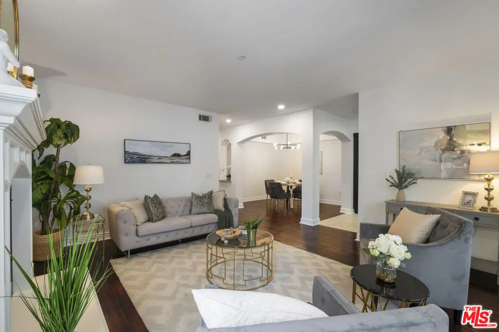 5057 Maplewood Avenue #202 Los Angeles, CA 90004