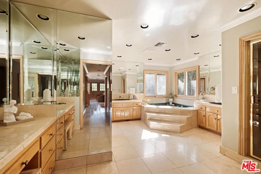 2103 Hobart Boulevard Los Angeles, CA 90027
