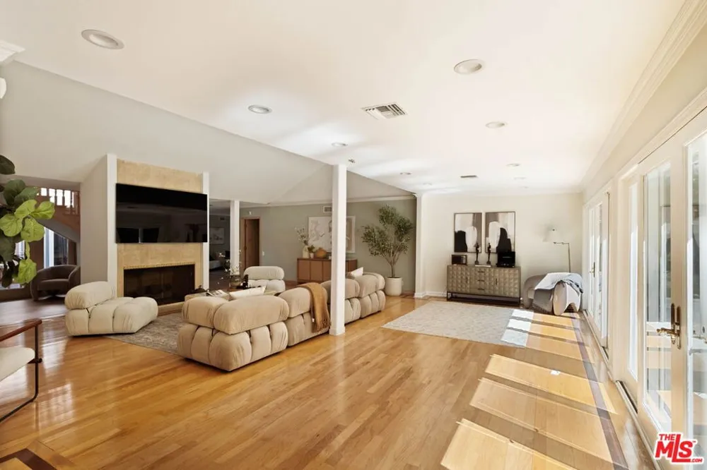 2103 Hobart Boulevard Los Angeles, CA 90027