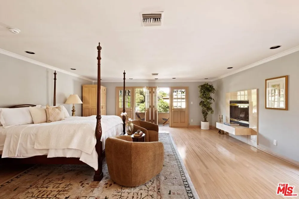 2103 Hobart Boulevard Los Angeles, CA 90027
