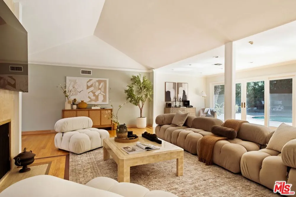 2103 Hobart Boulevard Los Angeles, CA 90027