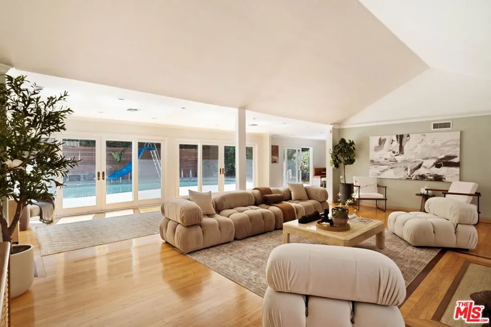 2103 Hobart Boulevard Los Angeles, CA 90027