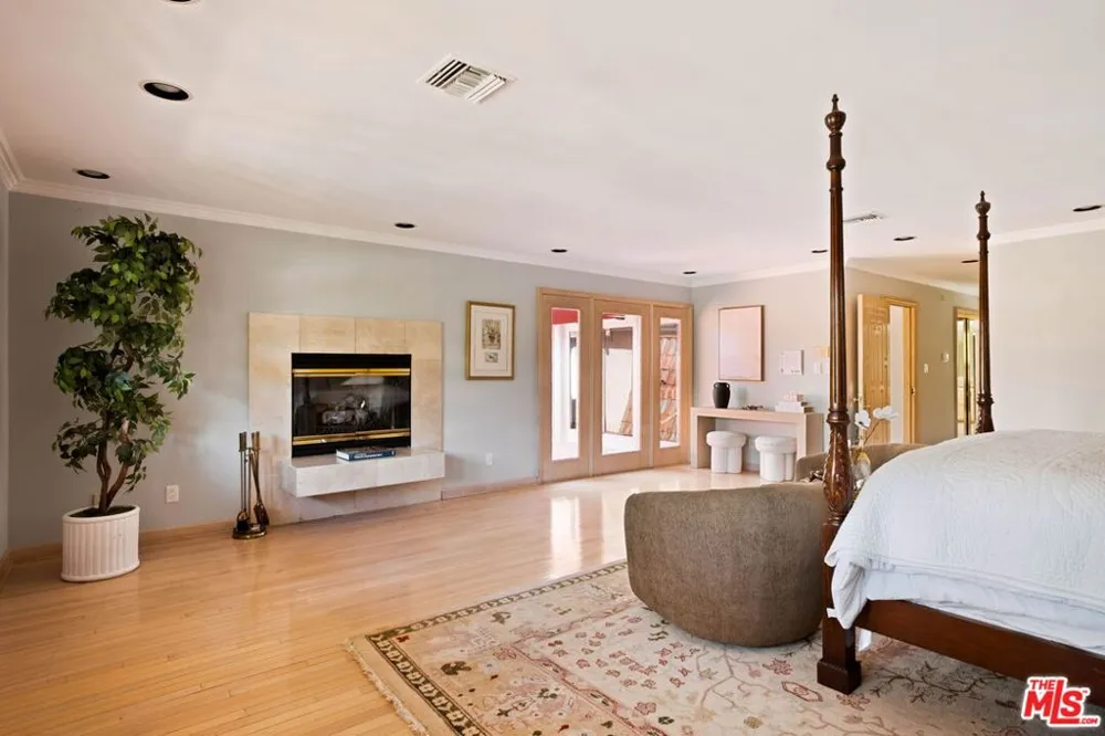 2103 Hobart Boulevard Los Angeles, CA 90027