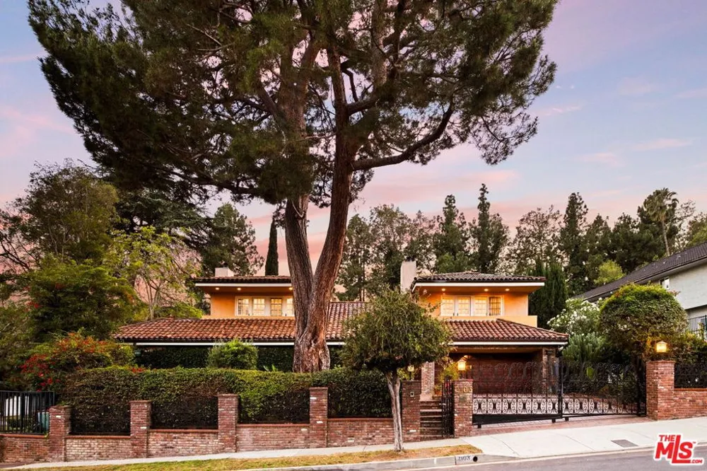 2103 Hobart Boulevard Los Angeles, CA 90027