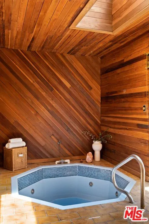 2103 Hobart Boulevard Los Angeles, CA 90027