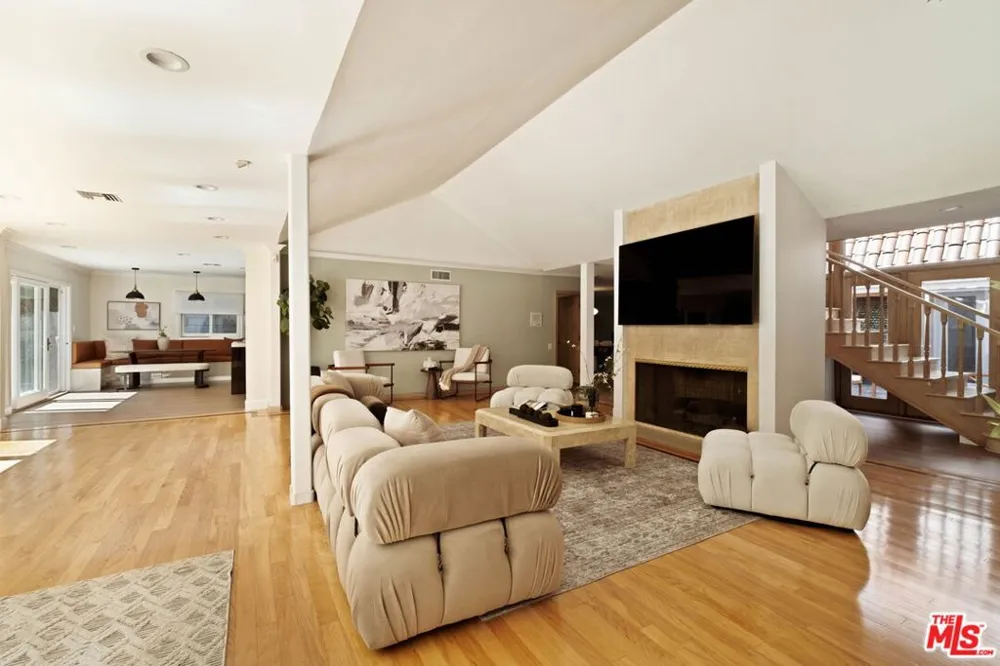 2103 Hobart Boulevard Los Angeles, CA 90027