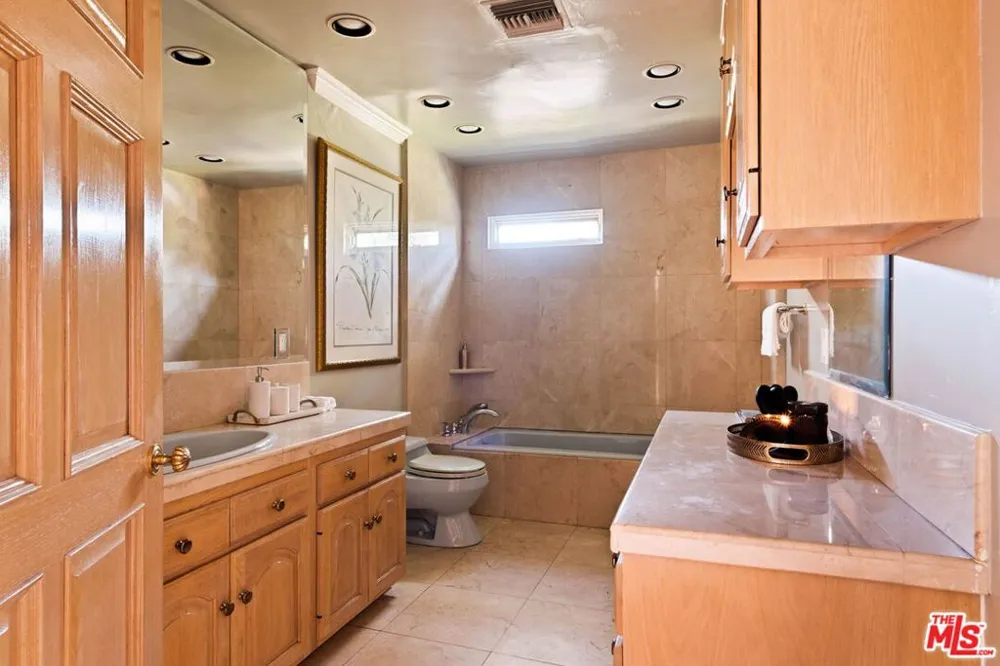 2103 Hobart Boulevard Los Angeles, CA 90027