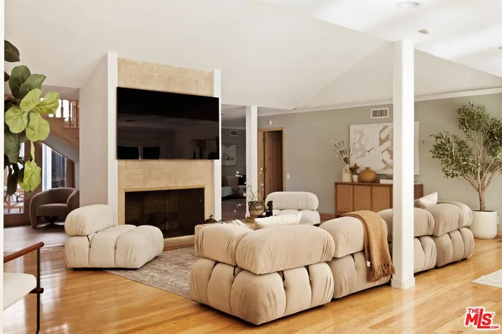 2103 Hobart Boulevard Los Angeles, CA 90027