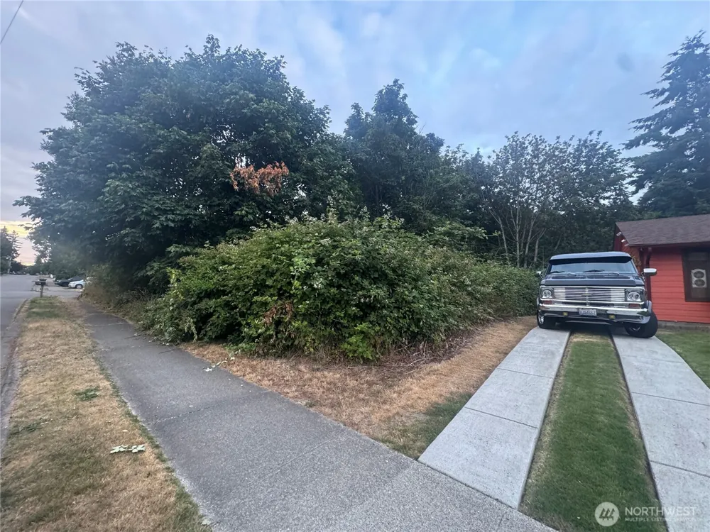 24410 24TH AVE S Des Moines, WA 98198