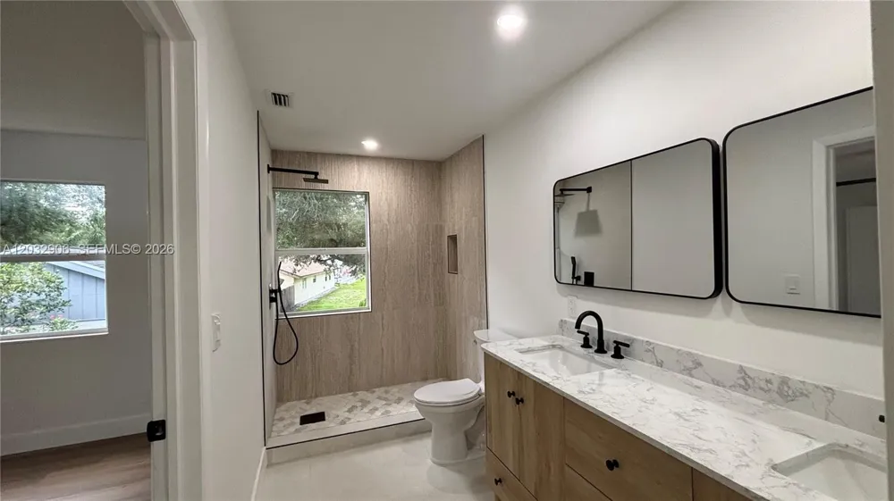 49 Forest Cir Cooper City, FL 33026