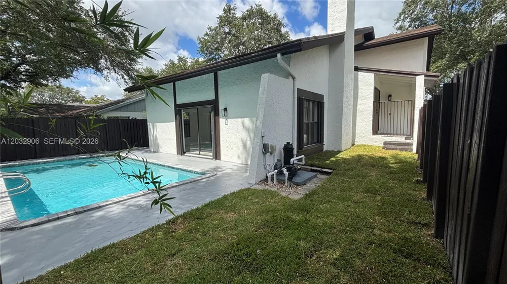 49 Forest Cir Cooper City, FL 33026