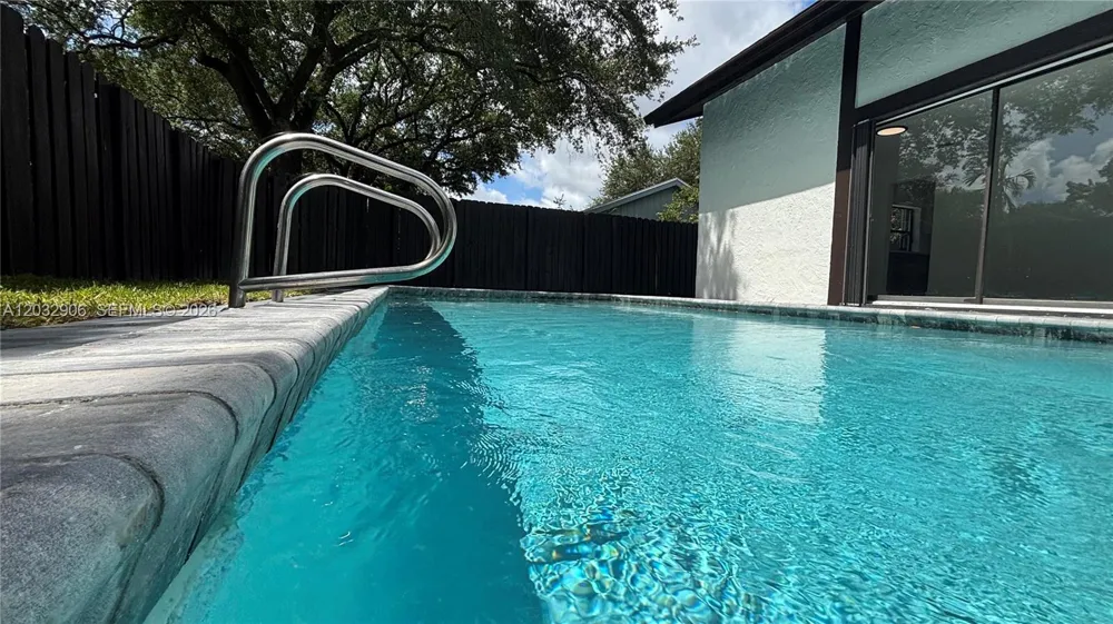 49 Forest Cir Cooper City, FL 33026