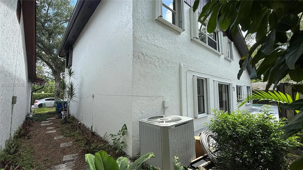 49 Forest Cir Cooper City, FL 33026