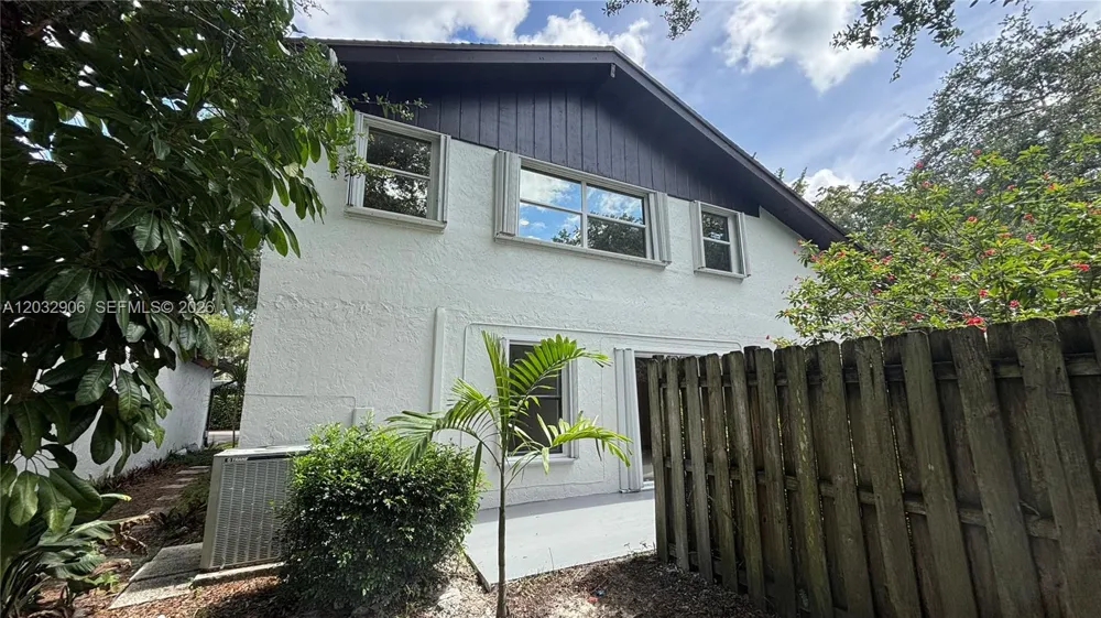 49 Forest Cir Cooper City, FL 33026