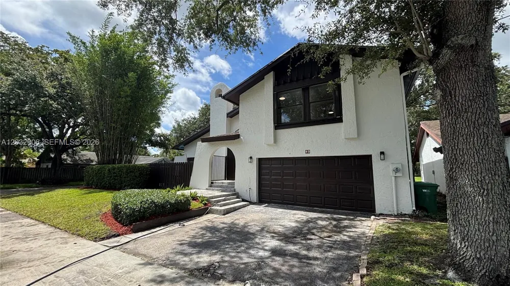 49 Forest Cir Cooper City, FL 33026