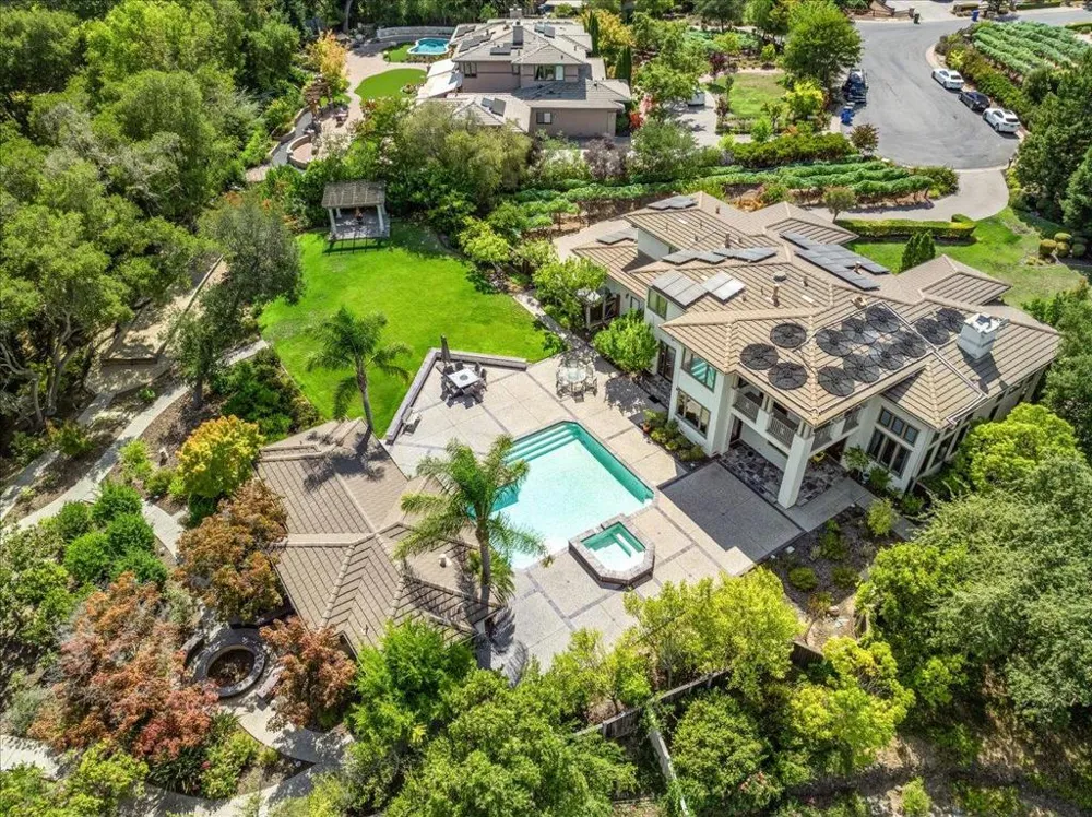 20040 Spaich Court Saratoga, CA 95070