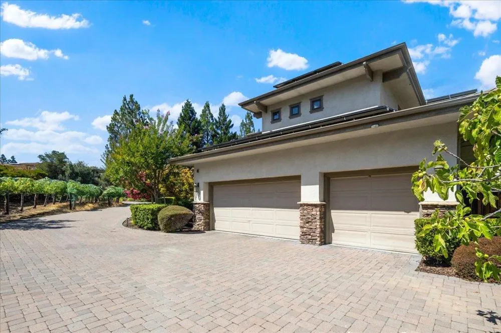 20040 Spaich Court Saratoga, CA 95070