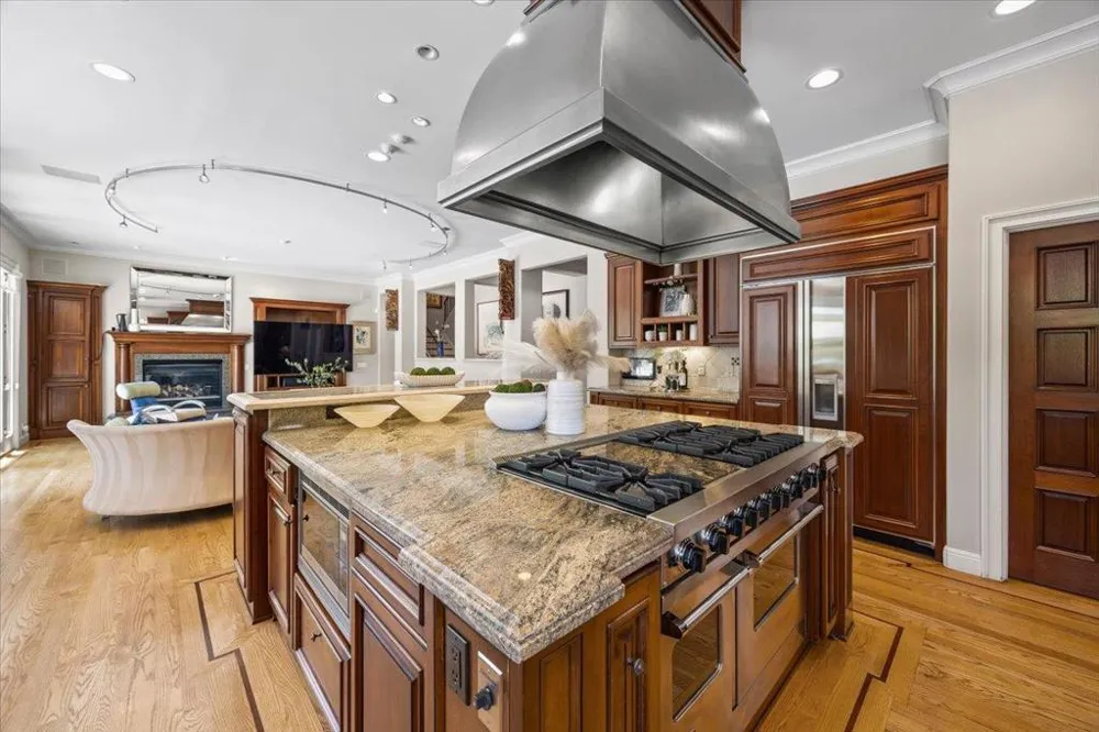 20040 Spaich Court Saratoga, CA 95070