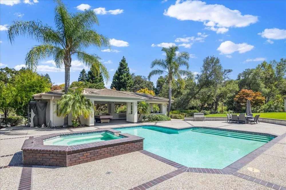 20040 Spaich Court Saratoga, CA 95070