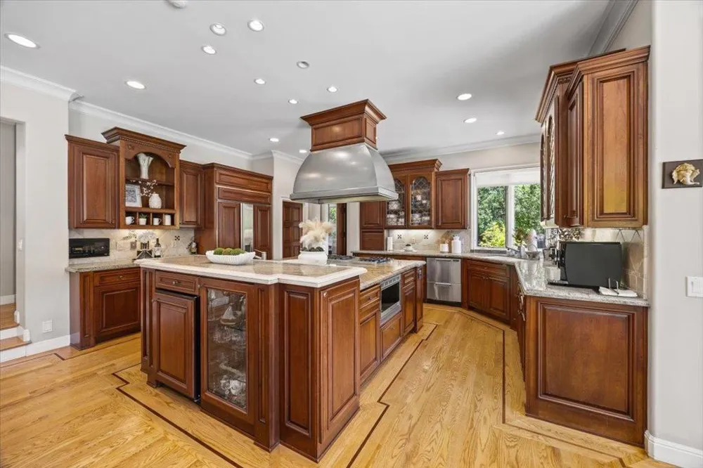 20040 Spaich Court Saratoga, CA 95070
