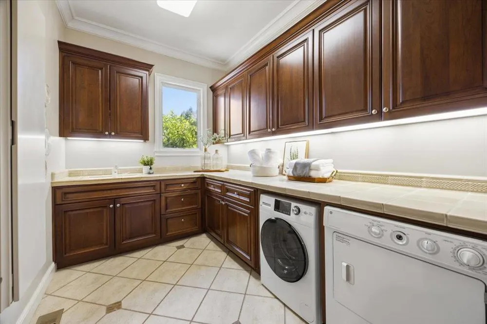 20040 Spaich Court Saratoga, CA 95070