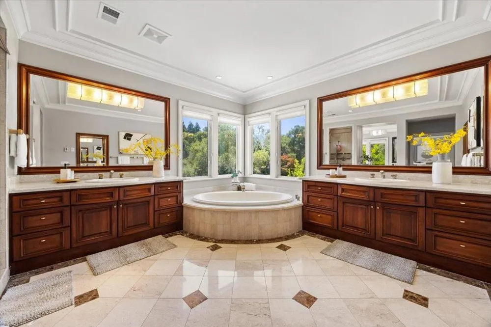 20040 Spaich Court Saratoga, CA 95070